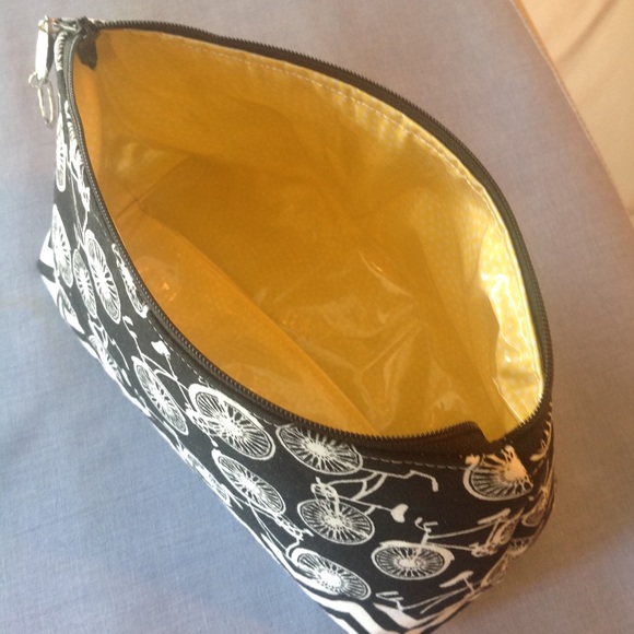 Zippered cosmetic bag - vinyl lined for easy clean - Picture 5 of 7